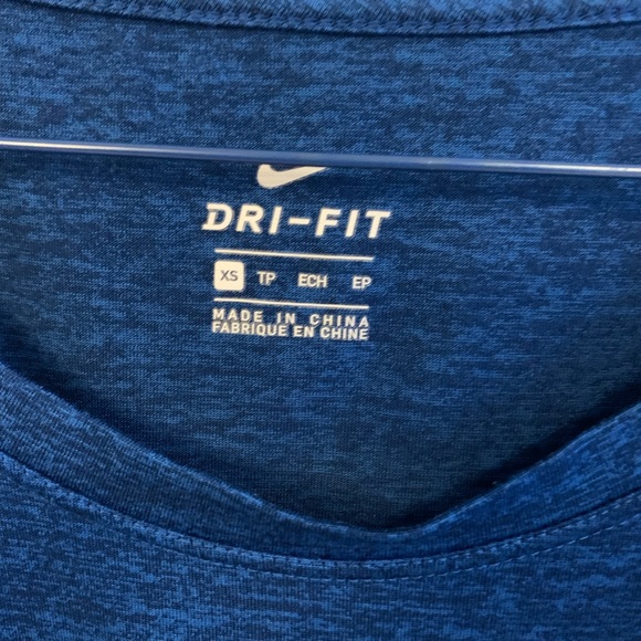 Nike dri fit women’s workout top - Picture 3 of 3